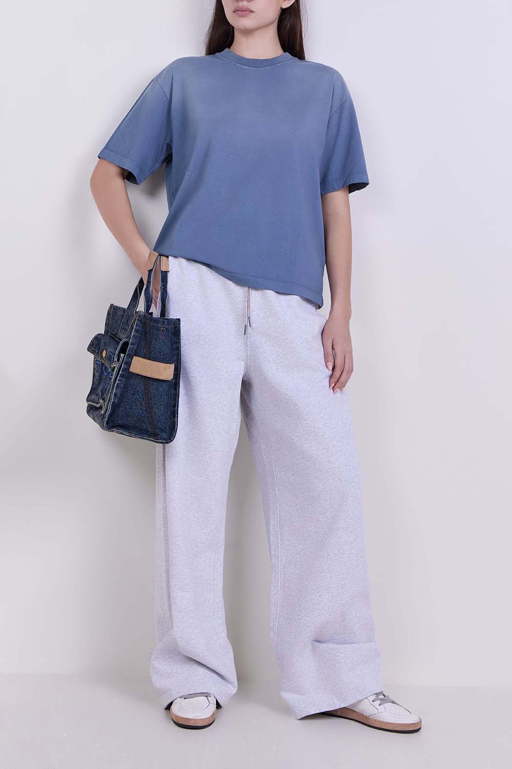 חולצת טי בגזרה מרובעת